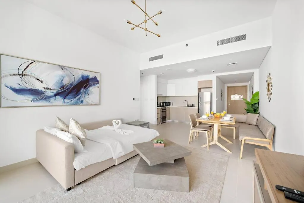 First Class 1Br Urban Chic Oasis Dubai Apartment
